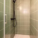 Elegant 2 Bedroom Triplex With Parking