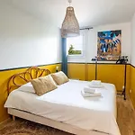 Elegant 2 Bedroom Triplex With Parking 아파트 *