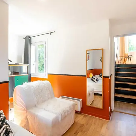 Elegant 2 Bedroom Triplex With Parking Daire *