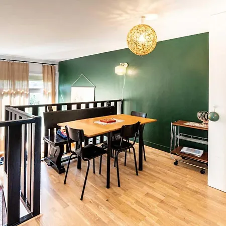 Elegant 2 Bedroom Triplex With Parking * 옹플뢰르