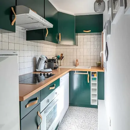 Elegant 2 Bedroom Triplex With Parking Daire