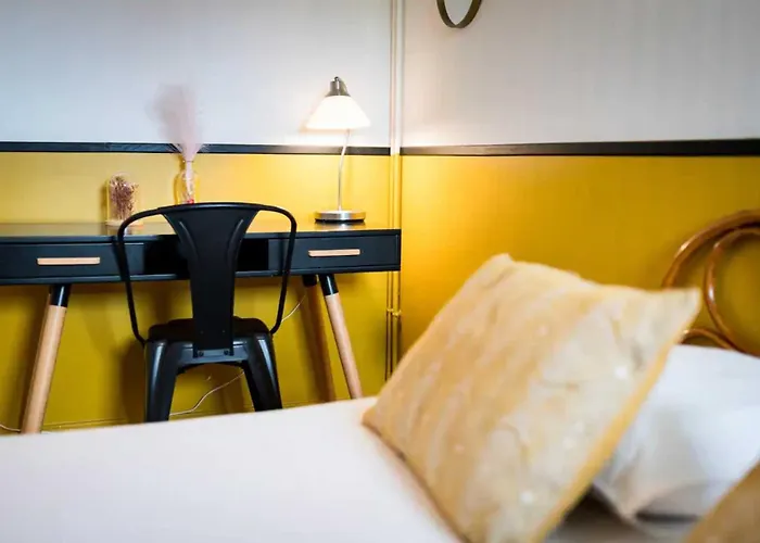 شقة Elegant 2 Bedroom Triplex With Parking أونفلور