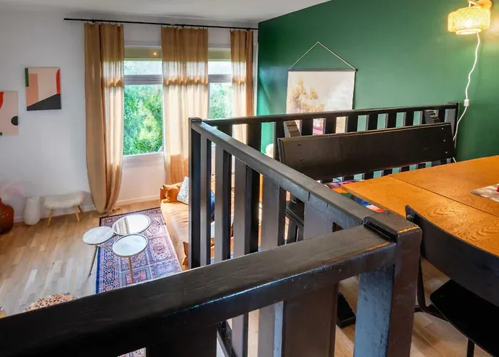 Elegant 2 Bedroom Triplex With Parking شقة