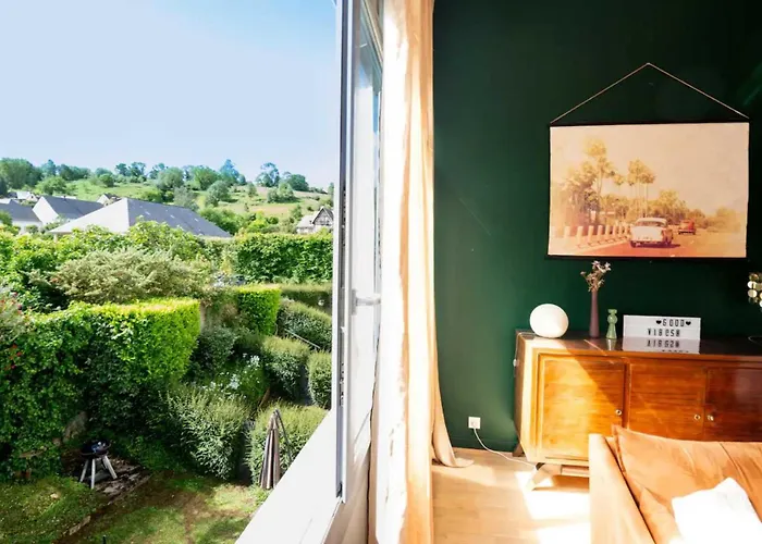 Elegant 2 Bedroom Triplex With Parking * أونفلور