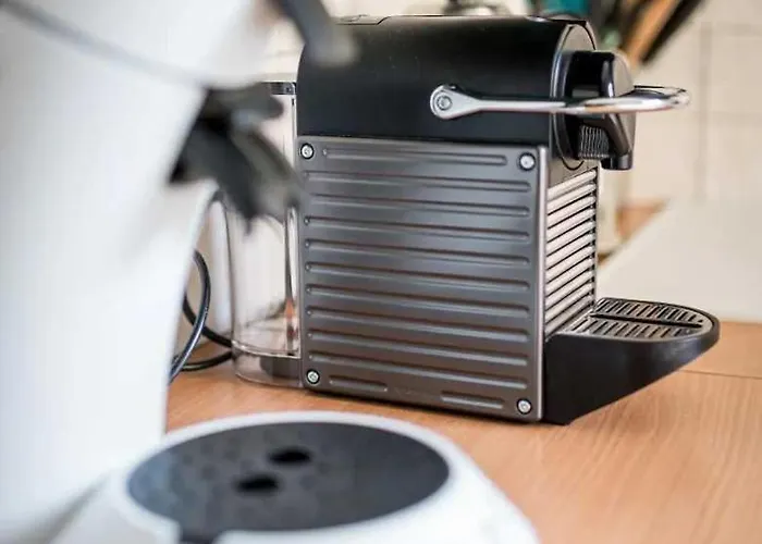 Elegant 2 Bedroom Triplex With Parking